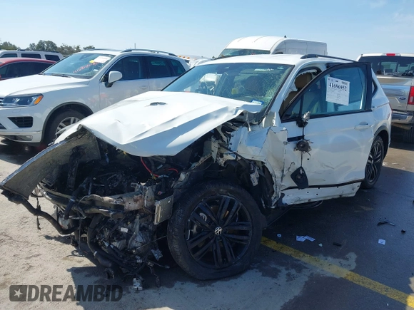 2022 Volkswagen Tiguan SE R-Line Black with VIN 3VVCB7AX9NM009779, listed as a IAAI auction lot 41696952 with Not provided miles and . Bid and sale history available at DreamBid. Image 20.