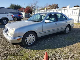 1998 Mercedes-Benz E-Class with VIN WDBJF25F7WA598665, listed as a Copart auction lot 83581624 with 131,537 mi miles and Clean Title. Bid and sale history available at carsss.com. Image 1.