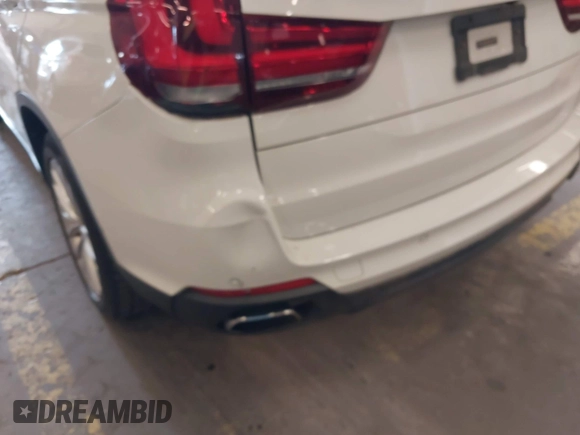 2015 BMW X5 xDrive50i z VIN 5UXKR6C50F0J76255, wystawiony jako IAAI lot #42104019 z przebiegiem 74 400 mil mil oraz . Historia ofert i sprzedaży dostępna na DreamBid. Obrazek 6.