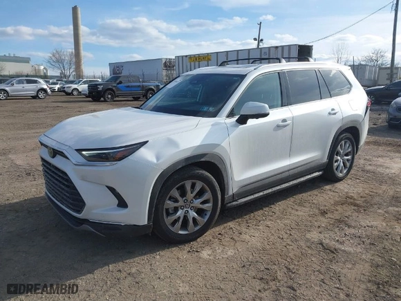 2024 Toyota Grand Highlander XLE with VIN 5TDAAAB59RS042760, listed as a IAAI auction lot 41683677 with 11,120 mi miles. Bid and sale history available at carsss.com. Image 2.