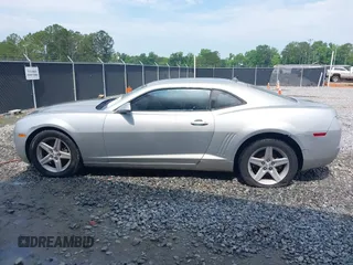 2011 Chevrolet Camaro 1LT z VIN 2G1FB1EDXB9103188, wystawiony jako IAAI lot #42306677 z przebiegiem 266 067 mil mil oraz . Historia ofert i sprzedaży dostępna na DreamBid. Obrazek 15.