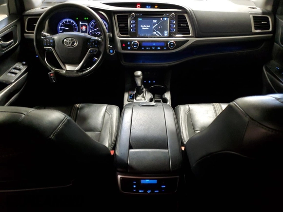 2018 Toyota Highlander SE with VIN 5TDJZRFHXJS542815, listed as a Copart auction lot 57304995 with 124,052 mi miles and Salvage title. Bid and sale history available at DreamBid. Image 8.