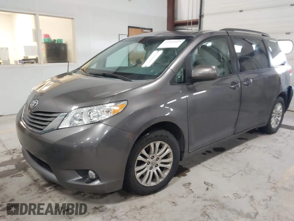 2013 Toyota Sienna XLE AAS with VIN 5TDYK3DC5DS355798, listed as a IAAI auction lot 41884055 with 135,032 mi miles. Bid and sale history available at carsss.com. Image 17.