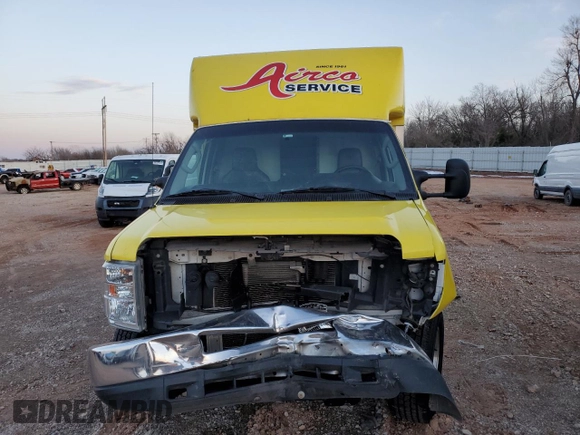 2016 Ford Econoline Commercial z VIN 1FDWE3FL7GDC36478, wystawiony jako Copart lot #86727284 z przebiegiem Nie podano mil oraz Szkoda całkowita • Salvage title. Historia ofert i sprzedaży dostępna na DreamBid. Obrazek 5.