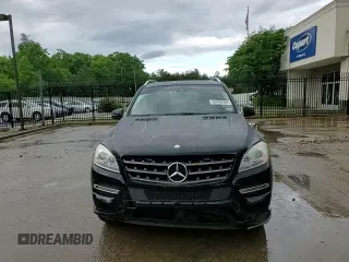2015 Mercedes-Benz M 350 z VIN 4JGDA5HB0FA590281, wystawiony jako Copart lot #57251195 z przebiegiem 165 116 mil mil oraz Szkoda całkowita • Salvage title. Historia ofert i sprzedaży dostępna na DreamBid. Obrazek 14.