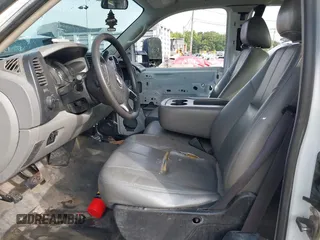 2012 Chevrolet Silverado 3500HD with VIN 1GB2CZCG4CZ113273, listed as a IAAI auction lot 40107404 with 258,322 mi miles and . Bid and sale history available at DreamBid. Image 5.