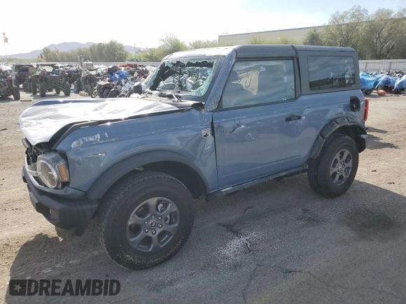 2023 Ford Bronco z VIN 1FMDE5AH6PLB63177, wystawiony jako Copart lot #52208625 z przebiegiem 10 865 mil mil oraz Szkoda całkowita • Salvage title. Historia ofert i sprzedaży dostępna na DreamBid. Obrazek 1.