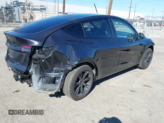 2025 Tesla Model Y Long Range z VIN 7SAYGDED0SF314885, wystawiony jako IAAI lot #41871384 z przebiegiem 1 795 mil mil oraz . Historia ofert i sprzedaży dostępna na DreamBid. Obrazek 4.