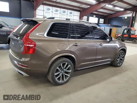 2017 Volvo XC90 Momentum z VIN YV4A22PK9H1115068, wystawiony jako Copart lot #54205205 z przebiegiem 130 082 mil mil oraz Czysty tytuł • Clean title. Historia ofert i sprzedaży dostępna na DreamBid. Obrazek 3.