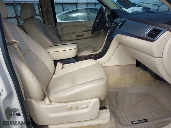 2008 Cadillac Escalade EXT with VIN 3GYFK62808G251001, listed as a IAAI auction lot 41597855 with 142563 miles. Bid and sale history available at carsss.com. Image 5.