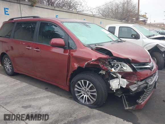 2018 Toyota Sienna XLE Auto Access Seat with VIN 5TDYZ3DC8JS932914, listed as a IAAI auction lot 41178252 with 112,009 mi miles. Bid and sale history available at carsss.com. Image 1.