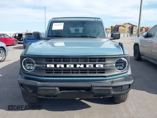 2023 Ford Bronco z VIN 1FMDE5BH2PLA98570, wystawiony jako IAAI lot #42322165 z przebiegiem 10 266 mil mil oraz . Historia ofert i sprzedaży dostępna na DreamBid. Obrazek 12.