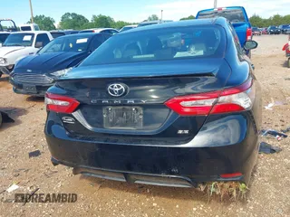 2018 Toyota Camry LE z VIN 4T1B11HKXJU652275, wystawiony jako IAAI lot #42245625 z przebiegiem 49 596 mil mil oraz . Historia ofert i sprzedaży dostępna na DreamBid. Obrazek 16.