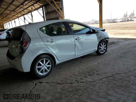 2013 Toyota Prius One z VIN JTDKDTB38D1033589, wystawiony jako Copart lot #55520355 z przebiegiem Nie podano mil oraz Szkoda całkowita • Salvage title. Historia ofert i sprzedaży dostępna na DreamBid. Obrazek 3.