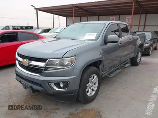 2018 Chevrolet Colorado 2WD LT z VIN 1GCGSCEN0J1223004, wystawiony jako IAAI lot #41782378 z przebiegiem 67 818 mil mil oraz . Historia ofert i sprzedaży dostępna na DreamBid. Obrazek 17.