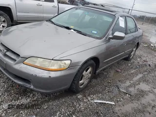 2000 Honda Accord EX z VIN 1HGCG5658YA142693, wystawiony jako IAAI lot #41618554 z przebiegiem 302 381 mil mil oraz . Historia ofert i sprzedaży dostępna na DreamBid. Obrazek 2.