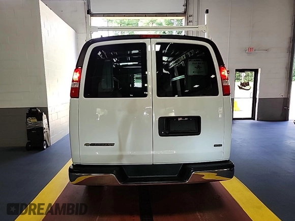 2020 Chevrolet Express Cargo with VIN 1GCWGAFG0L1185522, listed as a IAAI auction lot 42842195 with 128,884 mi miles and . Bid and sale history available at DreamBid. Image 10.