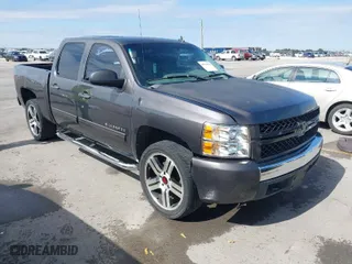 2011 Chevrolet Silverado 1500 LS with VIN 3GCPCREA2BG299534, listed as a IAAI auction lot 40703559 with NaN miles. Bid and sale history available at carsss.com. Image 1.