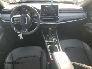 2024 Jeep Compass Latitude z VIN 3C4NJDBN3RT120345, wystawiony jako Copart lot #45423375 z przebiegiem 985 mil mil oraz Czysty tytuł • Clean title. Historia ofert i sprzedaży dostępna na DreamBid. Obrazek 8.