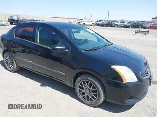 2010 Nissan Sentra S z VIN 3N1AB6AP4AL694101, wystawiony jako IAAI lot #42455146 z przebiegiem 177 896 mil mil oraz . Historia ofert i sprzedaży dostępna na DreamBid. Obrazek 1.