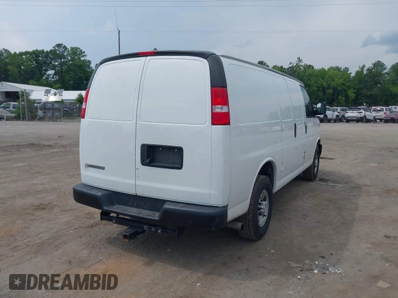 2021 Chevrolet Express Cargo z VIN 1GCWGAFP6M1206374, wystawiony jako IAAI lot #42451400 z przebiegiem 118 252 mil mil oraz . Historia ofert i sprzedaży dostępna na DreamBid. Obrazek 4.
