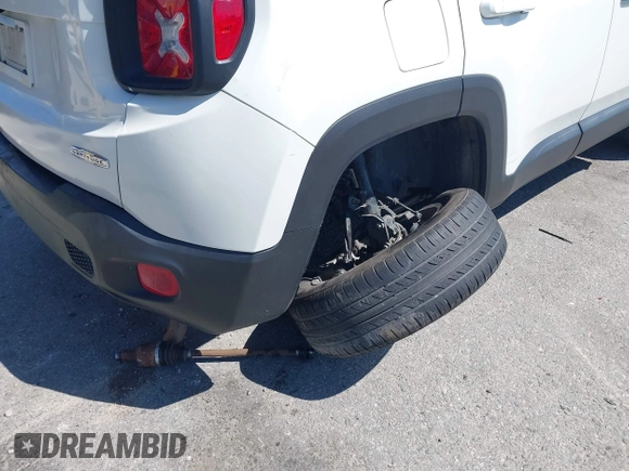2016 Jeep Renegade Latitude with VIN ZACCJBBT7GPE12725, listed as a IAAI auction lot 41867887 with 126,774 mi miles. Bid and sale history available at carsss.com. Image 6.
