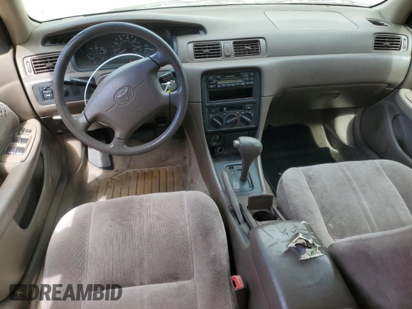 1998 Toyota Camry LE z VIN JT2BF22K8W0133091, wystawiony jako Copart lot #47691625 z przebiegiem 214 743 mil mil oraz Szkoda całkowita • Salvage title. Historia ofert i sprzedaży dostępna na DreamBid. Obrazek 8.