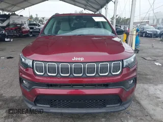 2022 Jeep Compass Latitude with VIN 3C4NJCBB8NT218393, listed as a IAAI auction lot 41712944 with 32,772 mi miles and . Bid and sale history available at carsss.com. Image 13.