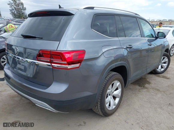 2018 Volkswagen Atlas 3.6L V6 SE with VIN 1V2LR2CA4JC560878, listed as a IAAI auction lot 42064189 with 142,834 mi miles. Bid and sale history available at carsss.com. Image 4.