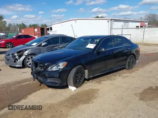 2016 Mercedes-Benz E 350 Sport z VIN WDDHF5KB7GB254354, wystawiony jako IAAI lot #41834780 z przebiegiem 139 961 mil mil oraz . Historia ofert i sprzedaży dostępna na DreamBid. Obrazek 2.