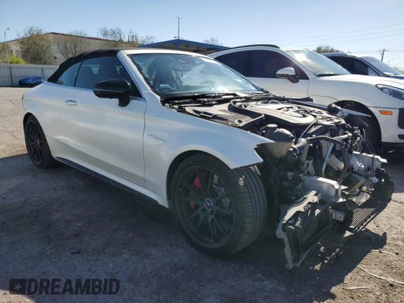2017 Mercedes-Benz C 63 S AMG z VIN WDDWK8HB2HF452703, wystawiony jako Copart lot #52001114 z przebiegiem 45 926 mil mil oraz . Historia ofert i sprzedaży dostępna na DreamBid. Obrazek 4.