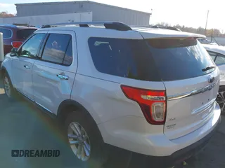 2014 Ford Explorer XLT with VIN 1FM5K7D87EGB50030, listed as a IAAI auction lot 40999068 with 110,455 mi miles and . Bid and sale history available at carsss.com. Image 3.