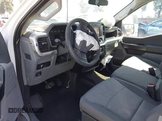 2022 Ford F-150 XL z VIN 1FTEX1CP3NKF26053, wystawiony jako IAAI lot #40372191 z przebiegiem Nie podano mil oraz . Historia ofert i sprzedaży dostępna na DreamBid. Obrazek 5.