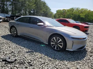 2023 Lucid Air Grand Touring z VIN 50EA1GBA9PA003155, wystawiony jako Copart lot #55441165 z przebiegiem 6 078 mil mil oraz Szkoda całkowita • Salvage title. Historia ofert i sprzedaży dostępna na DreamBid. Obrazek 4.