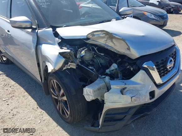 2018 Nissan Kicks SR with VIN 3N1CP5CU5JL532145, listed as a IAAI auction lot 41806458 with 109,721 mi miles. Bid and sale history available at carsss.com. Image 6.
