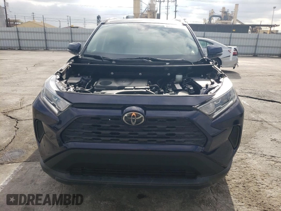 2019 Toyota RAV4 XLE with VIN JTMP1RFV8KD513544, listed as a Copart auction lot 82699354 with 43,562 mi miles and Salvage Title. Bid and sale history available at DreamBid. Image 5.