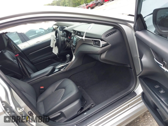 2018 Toyota Camry LE z VIN 4T1B11HK3JU129549, wystawiony jako IAAI lot #42159243 z przebiegiem 76 299 mil mil oraz . Historia ofert i sprzedaży dostępna na DreamBid. Obrazek 5.