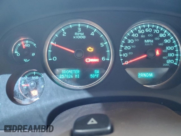 2010 Chevrolet Suburban LT z VIN 1GNUCJE02AR100256, wystawiony jako Copart lot #49978905 z przebiegiem 257 826 mil mil oraz Szkoda całkowita • Salvage title. Historia ofert i sprzedaży dostępna na DreamBid. Obrazek 9.