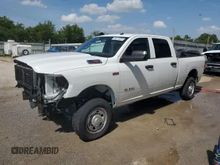 2022 Ram 2500 Tradesman z VIN 3C6UR5CJ2NG130476, wystawiony jako Copart lot #65908945 z przebiegiem 109 406 mil mil oraz Czysty tytuł • Clean title. Historia ofert i sprzedaży dostępna na DreamBid. Obrazek 1.
