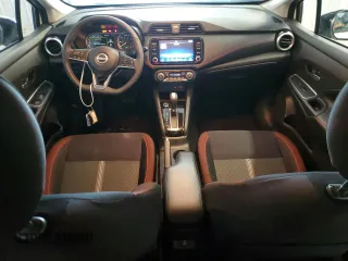 2024 Nissan Versa SR z VIN 3N1CN8FV5RL915252, wystawiony jako Copart lot #60133725 z przebiegiem 24 603 mil mil oraz Czysty tytuł • Clean title. Historia ofert i sprzedaży dostępna na DreamBid. Obrazek 8.