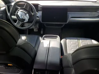 2022 Rivian R1T Adventure z VIN 7FCTGAAA8NN016263, wystawiony jako Copart lot #55668845 z przebiegiem 27 864 mil mil oraz Szkody całkowita. Historia ofert i sprzedaży dostępna na DreamBid. Obrazek 8.