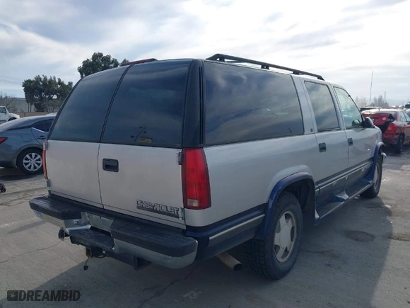 1997 Chevrolet Suburban with VIN 1GNFK16R2VJ365448, listed as a IAAI auction lot 41689906 with 228,151 mi miles. Bid and sale history available at carsss.com. Image 4.