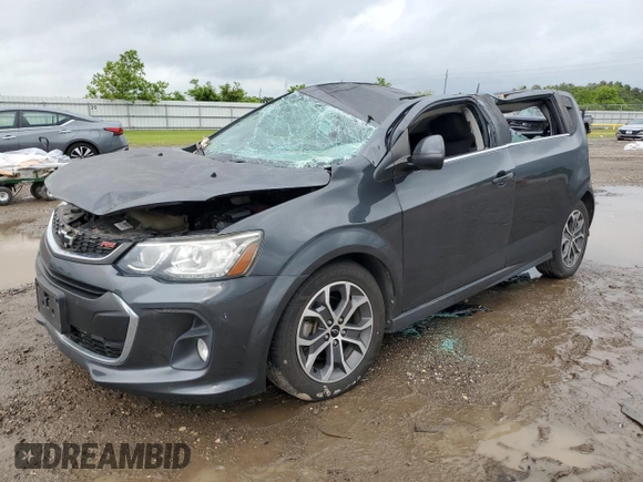 2018 Chevrolet Sonic LT z VIN 1G1JD6SH0J4108152, wystawiony jako Copart lot #55585585 z przebiegiem 42 040 mil mil oraz Szkoda całkowita • Salvage title. Historia ofert i sprzedaży dostępna na DreamBid. Obrazek 1.