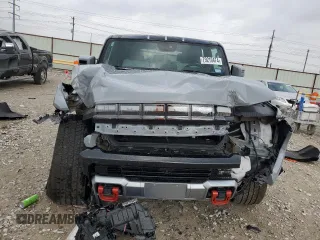 2024 GMC Hummer EV 2X with VIN 1GKB0NDE3RU110966, listed as a Copart auction lot 79210474 with 3,569 mi miles and Salvage Title. Bid and sale history available at carsss.com. Image 5.