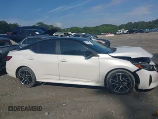2024 Nissan Sentra SR z VIN 3N1AB8DV2RY352442, wystawiony jako IAAI lot #42473598 z przebiegiem 22 014 mil mil oraz . Historia ofert i sprzedaży dostępna na DreamBid. Obrazek 13.