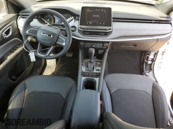 2025 Jeep Compass Latitude z VIN 3C4NJDBN1ST566404, wystawiony jako Copart lot #55024085 z przebiegiem 381 mil mil oraz Szkoda całkowita • Salvage title. Historia ofert i sprzedaży dostępna na DreamBid. Obrazek 8.