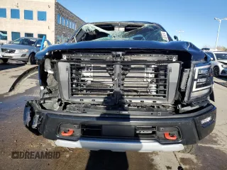 2024 Nissan Titan Pro-4X z VIN 1N6AA1ED8RN104641, wystawiony jako Copart lot #83624614 z przebiegiem 19 065 mil mil oraz Szkoda całkowita • Salvage title. Historia ofert i sprzedaży dostępna na DreamBid. Obrazek 5.