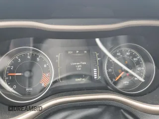 2015 Jeep Cherokee Latitude z VIN 1C4PJMCS2FW635212, wystawiony jako Copart lot #57851645 z przebiegiem 90 887 mil mil oraz Szkody całkowita. Historia ofert i sprzedaży dostępna na DreamBid. Obrazek 9.
