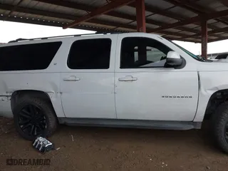 2011 Chevrolet Suburban LT with VIN 1GNSKJE31BR187475, listed as a IAAI auction lot 41799366 with 203,476 mi miles. Bid and sale history available at carsss.com. Image 13.