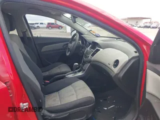 2015 Chevrolet Cruze LS z VIN 1G1PA5SH1F7270312, wystawiony jako IAAI lot #42225925 z przebiegiem 161 923 mil mil oraz . Historia ofert i sprzedaży dostępna na DreamBid. Obrazek 5.